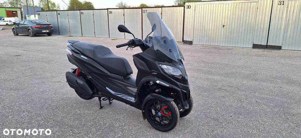 Piaggio MP-3 - 12