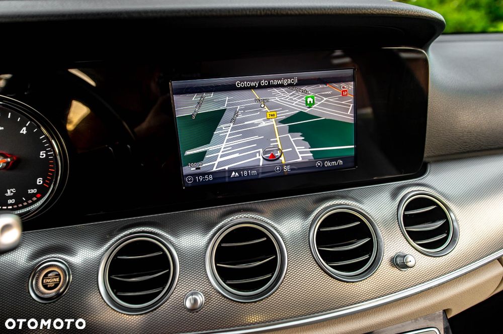 Mercedes-Benz Klasa E 220 d 4-Matic 9G-TRONIC - 28