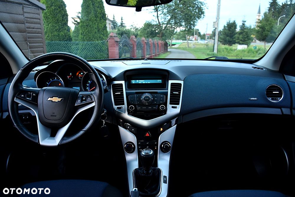 Chevrolet Cruze 1.8 LS+ - 18