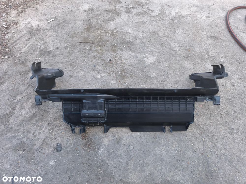 Osłona pasa przedniego łapacz a2055050530 Mercedes-Benz c-klasa w205 1.6 diesle