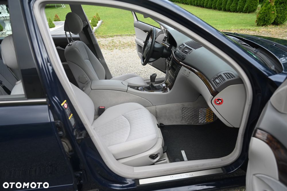 Mercedes-Benz Klasa E 240 T Classic - 14