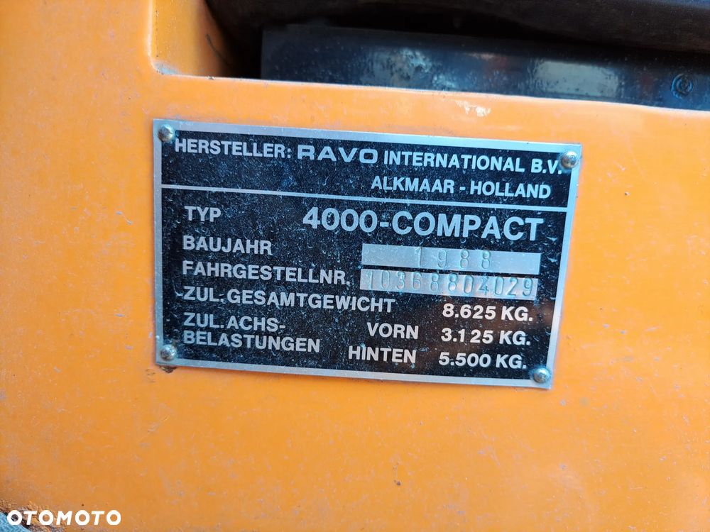 POJAZD SPRZĄTAJĄCY ZAMIATARKA - 14