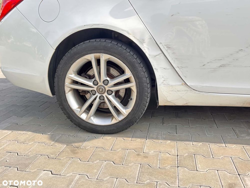 Opel Insignia 2.0 T Sport 4x4 - 12