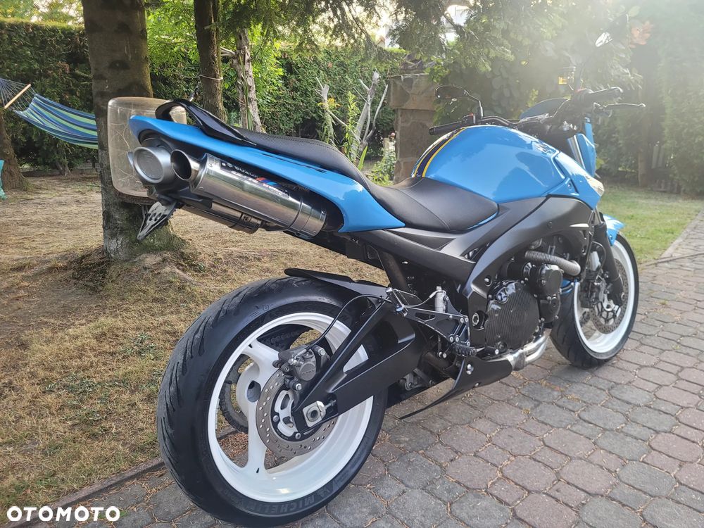 Suzuki GSR - 11