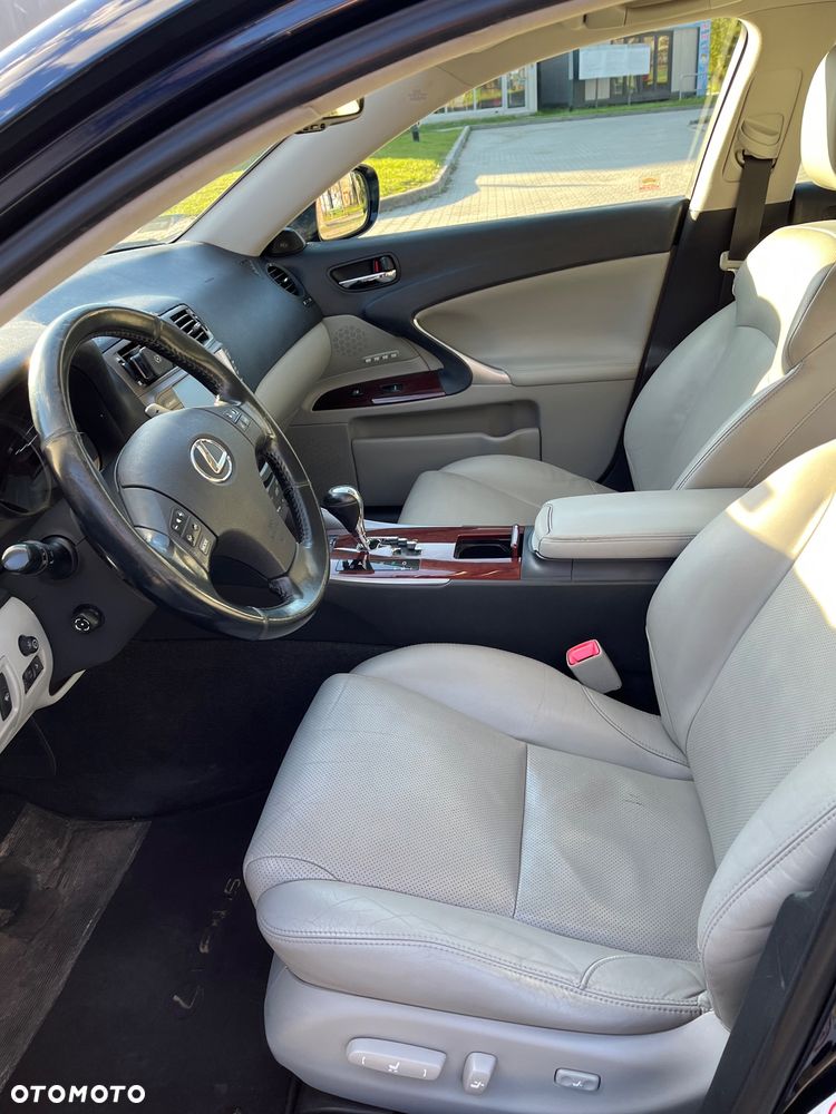 Lexus IS 250 Prestige - 14