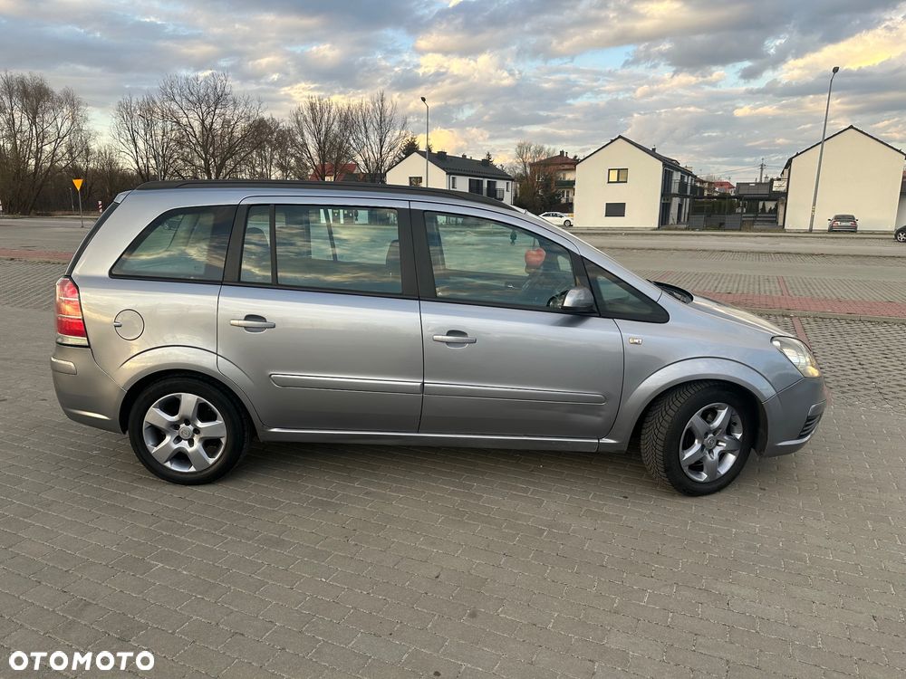 Opel Zafira 1.9 CDTI - 17