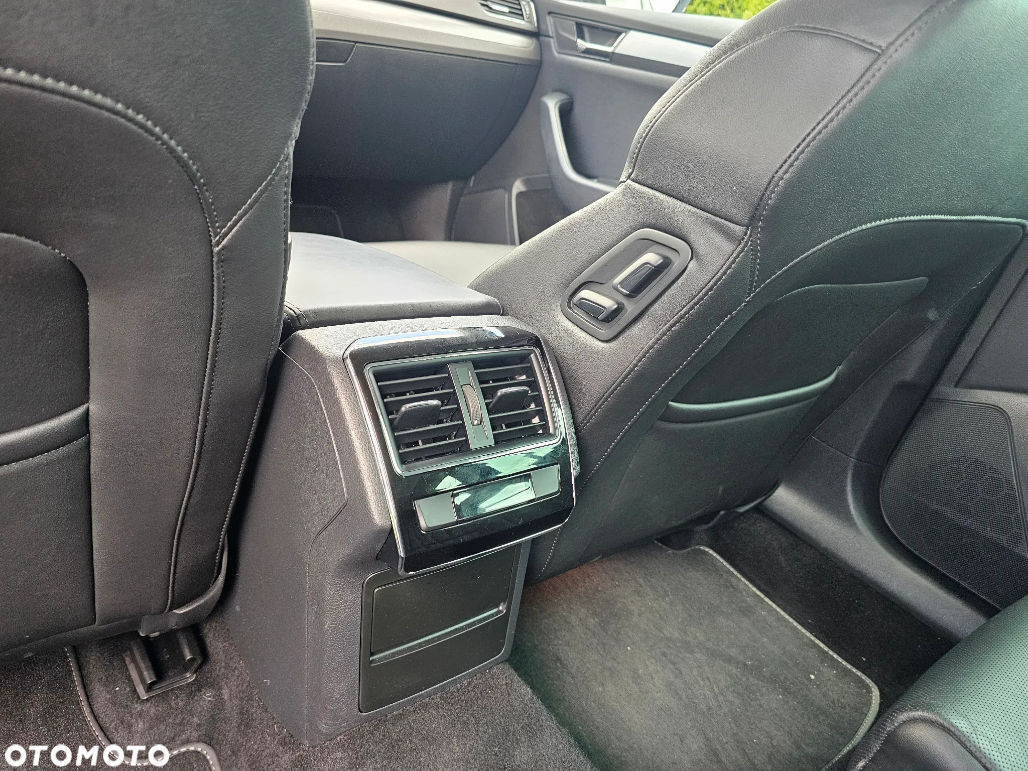 Skoda Superb 2.0 TDI Premium Edition - 12