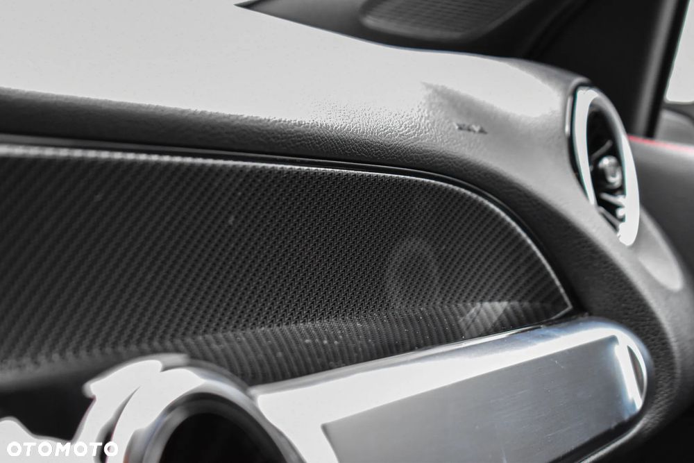 Mercedes-Benz GLB 200 4-Matic AMG Line 8G-DCT - 20