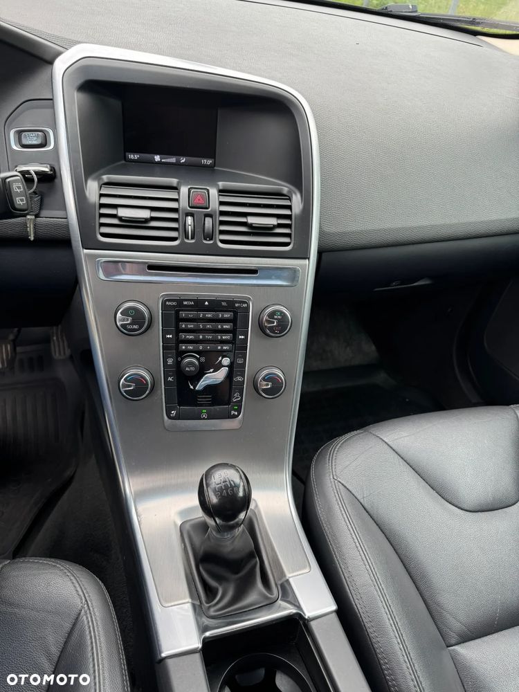 Volvo XC 60 2.4D AWD Momentum - 6