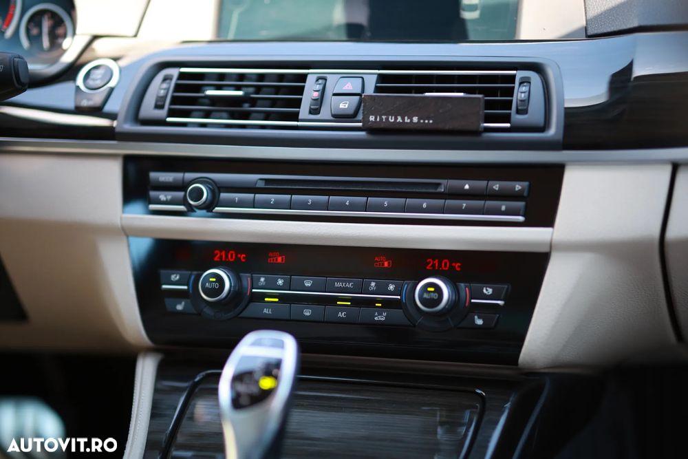 BMW Seria 5 525d xDrive - 32