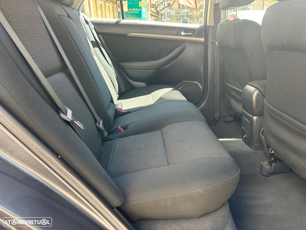 Toyota Avensis SW 2.0 D-4D - 14
