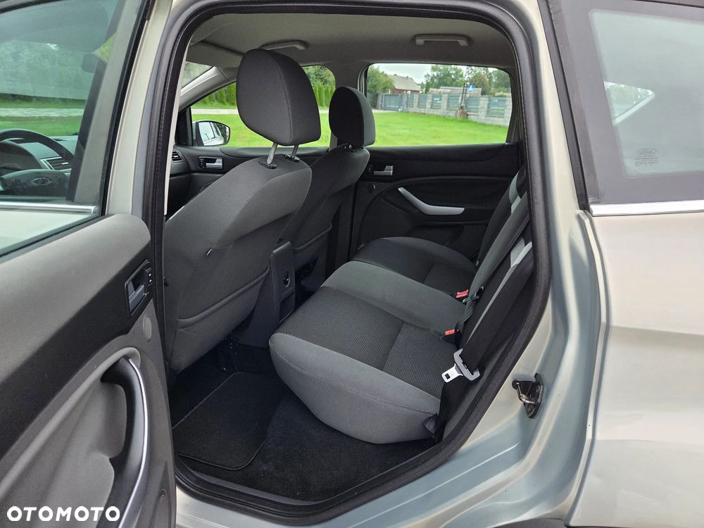 Ford Kuga 2.0 TDCi 4x4 Titanium - 23
