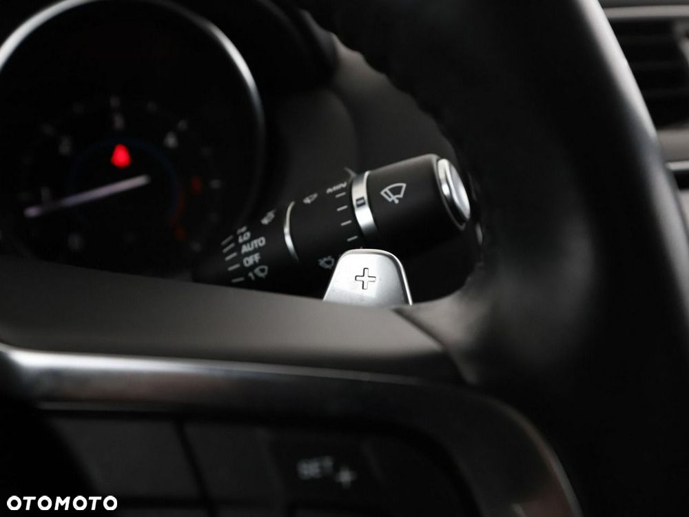 Jaguar XE 20d R-Sport - 33