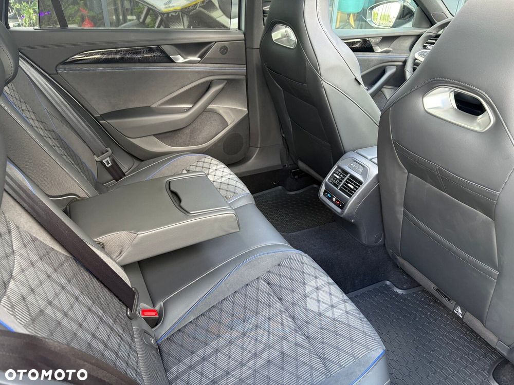 Volkswagen Passat Variant 2.0 TDI SCR R-Line Plus DSG - 18