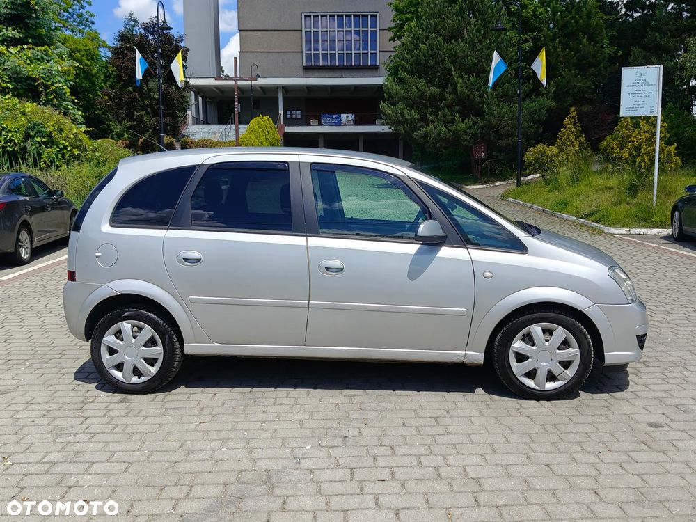 Opel Corsa 1.4 16V Edition mit TomTom GO - 2