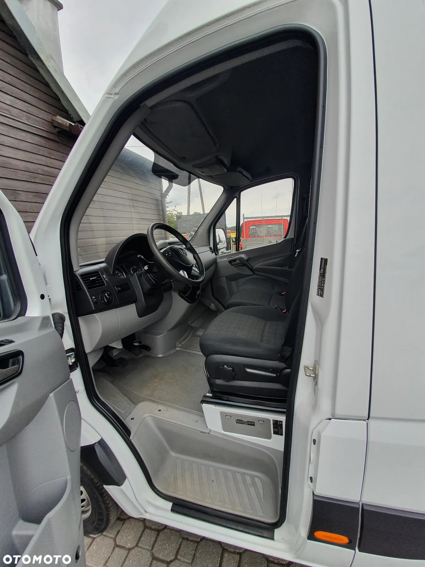 Mercedes-Benz SPRINTER - 11
