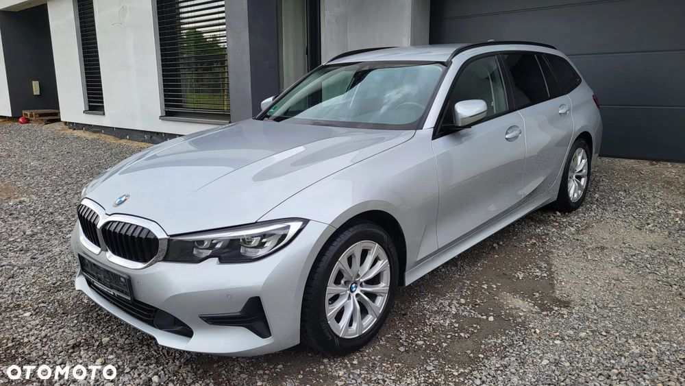 BMW Seria 3 318d Touring - 9