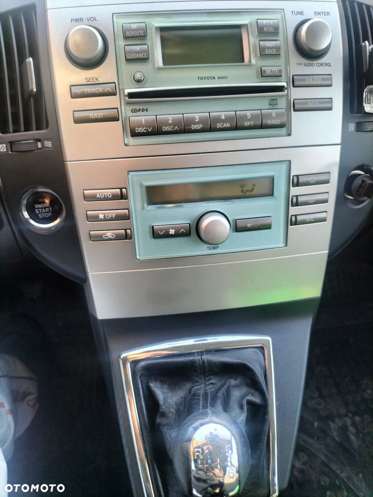 Toyota Corolla Verso 2.2 D-4D Gold - 5