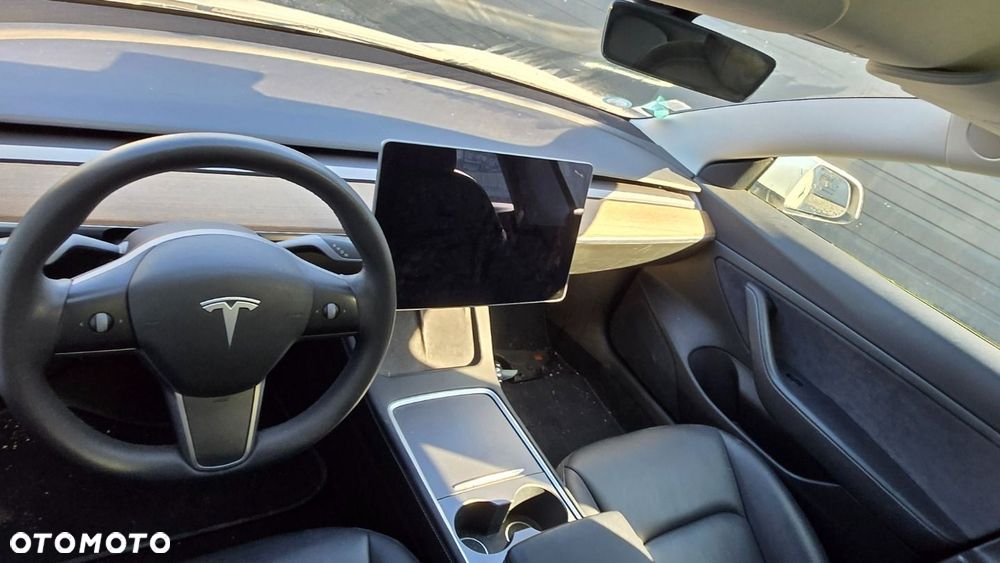 Tesla Model 3 - 24