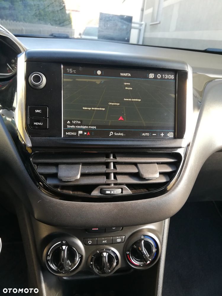 Peugeot 208 - 10