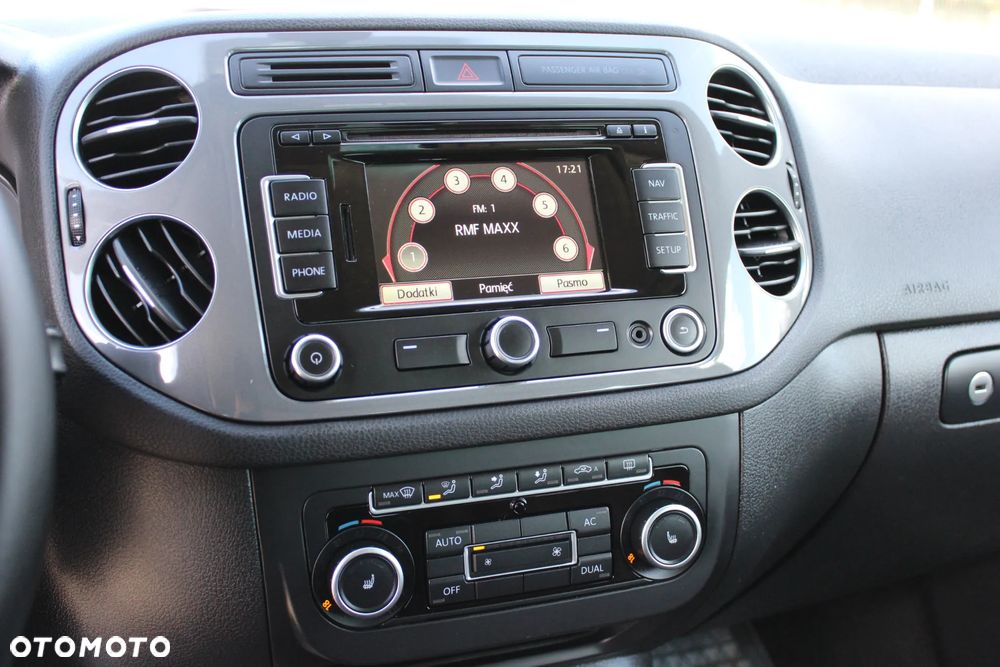Volkswagen Tiguan 2.0 TDI DPF 4Motion BlueMotion Technology Lounge Sport & Style - 27