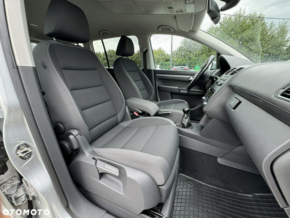 Volkswagen Touran - 34