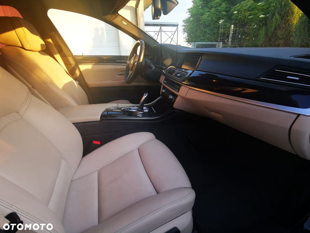 BMW Seria 5 525d xDrive - 18