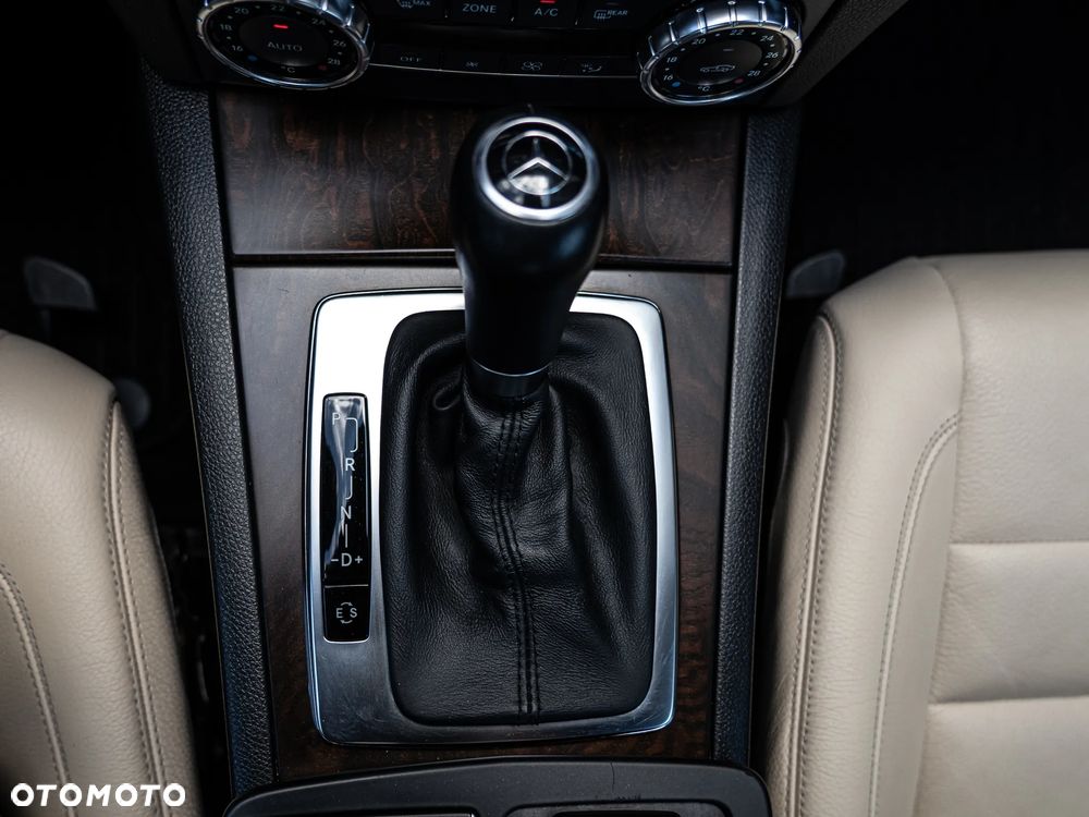Mercedes-Benz Klasa C 250 CGI BlueEff - 32