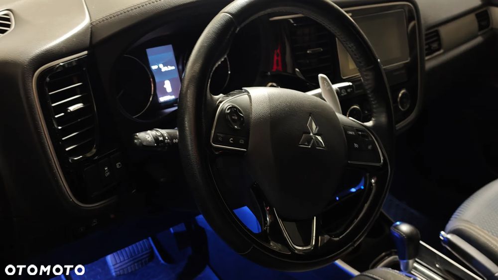 Mitsubishi Outlander 2.0 Intense + Navi 4WD CVT - 13