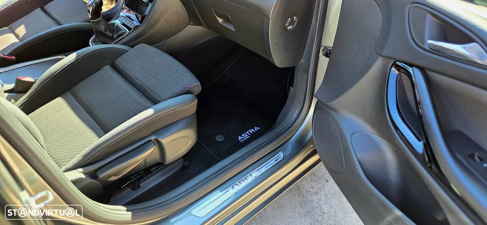Opel Astra Sports Tourer - 2