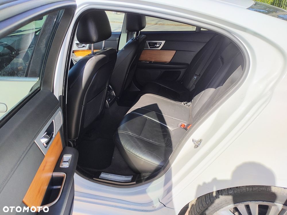 Jaguar XF 2.2 D Luxury - 10