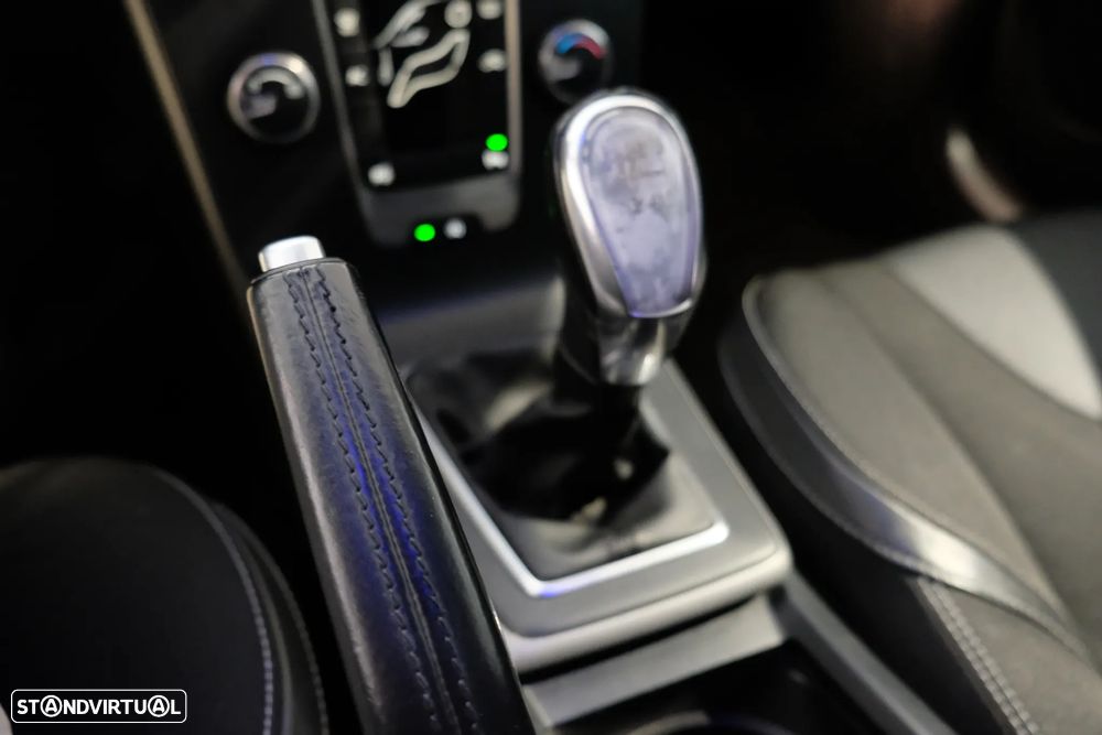 Volvo V40 1.6 D2 Momentum - 20