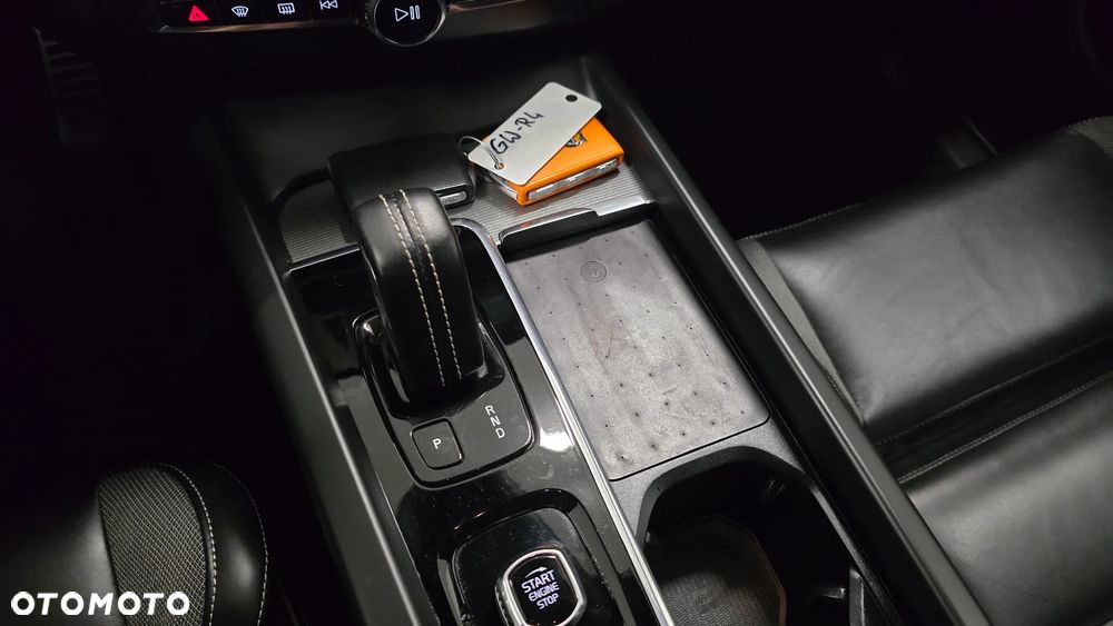 Volvo XC 60 B4 D Plus Dark - 21