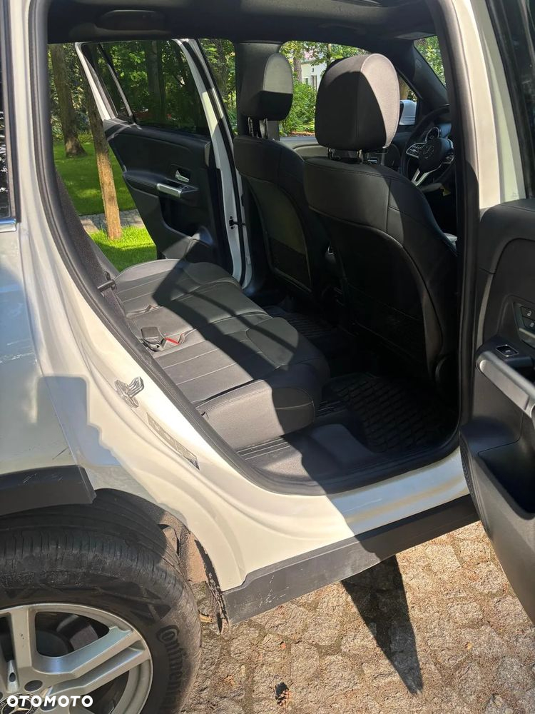 Mercedes-Benz GLB 250 4-Matic 8G-DCT - 14