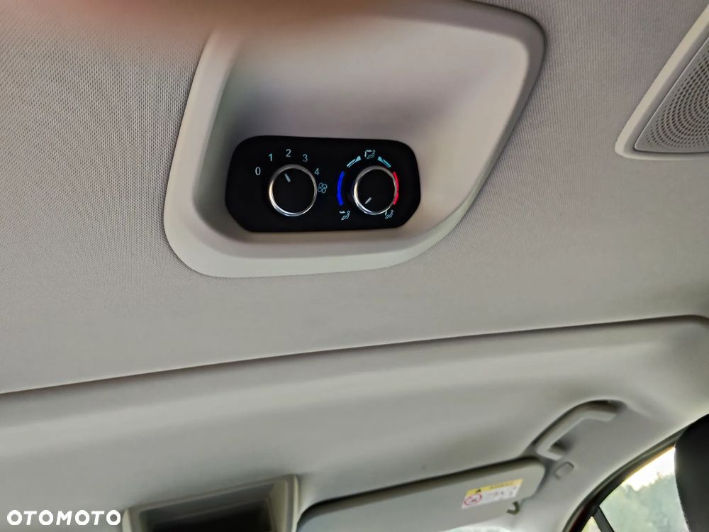 Ford Tourneo Custom - 34