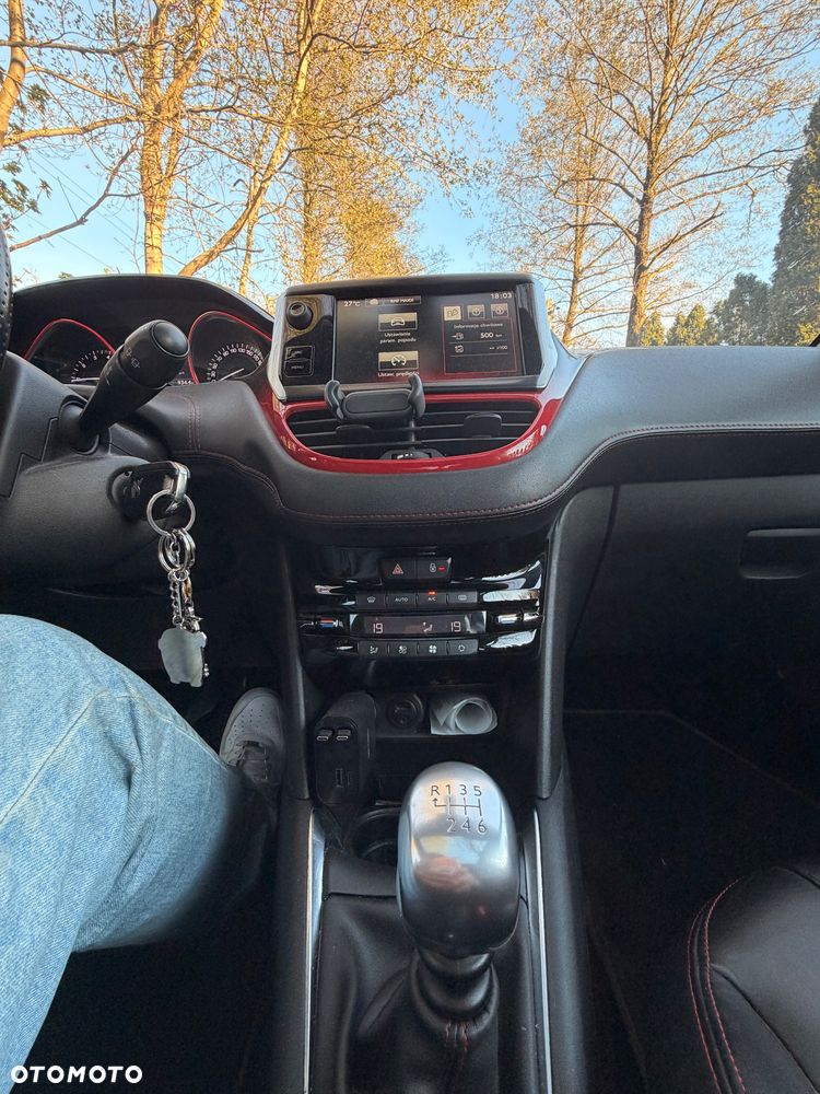 Peugeot 208 GTI 200 THP - 16