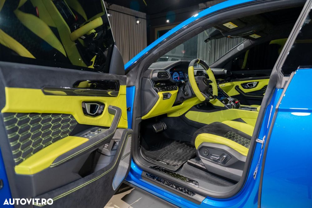 Lamborghini URUS - 36