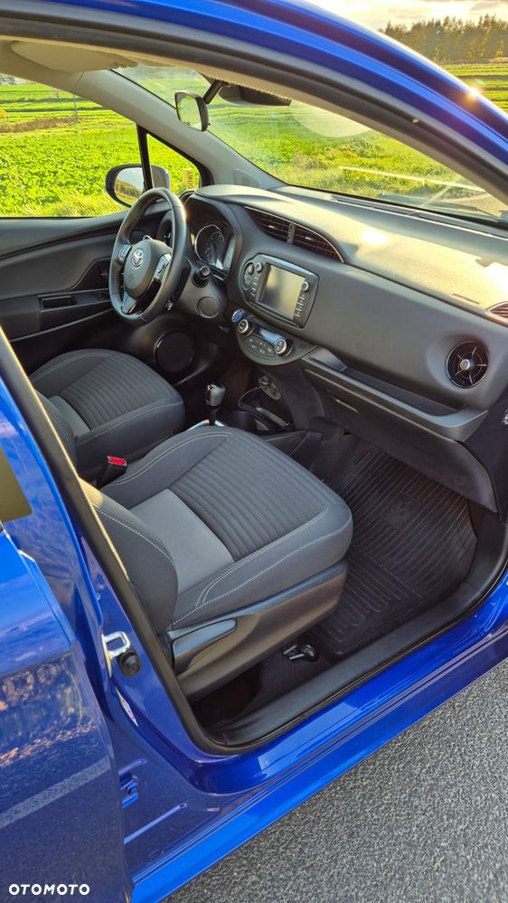 Toyota Yaris Hybrid 100 Premium - 19