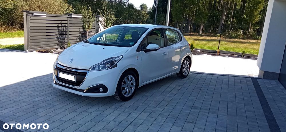 Peugeot 208 - 1