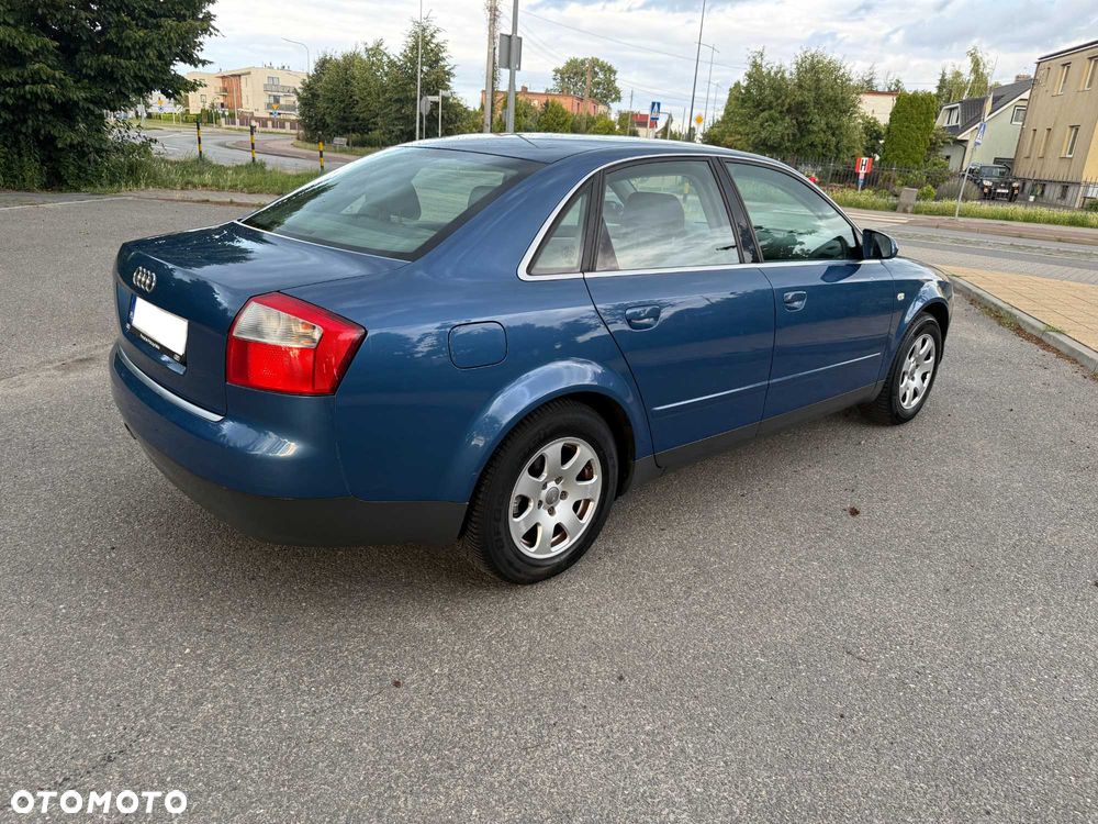 Audi A4 Limousine - 4