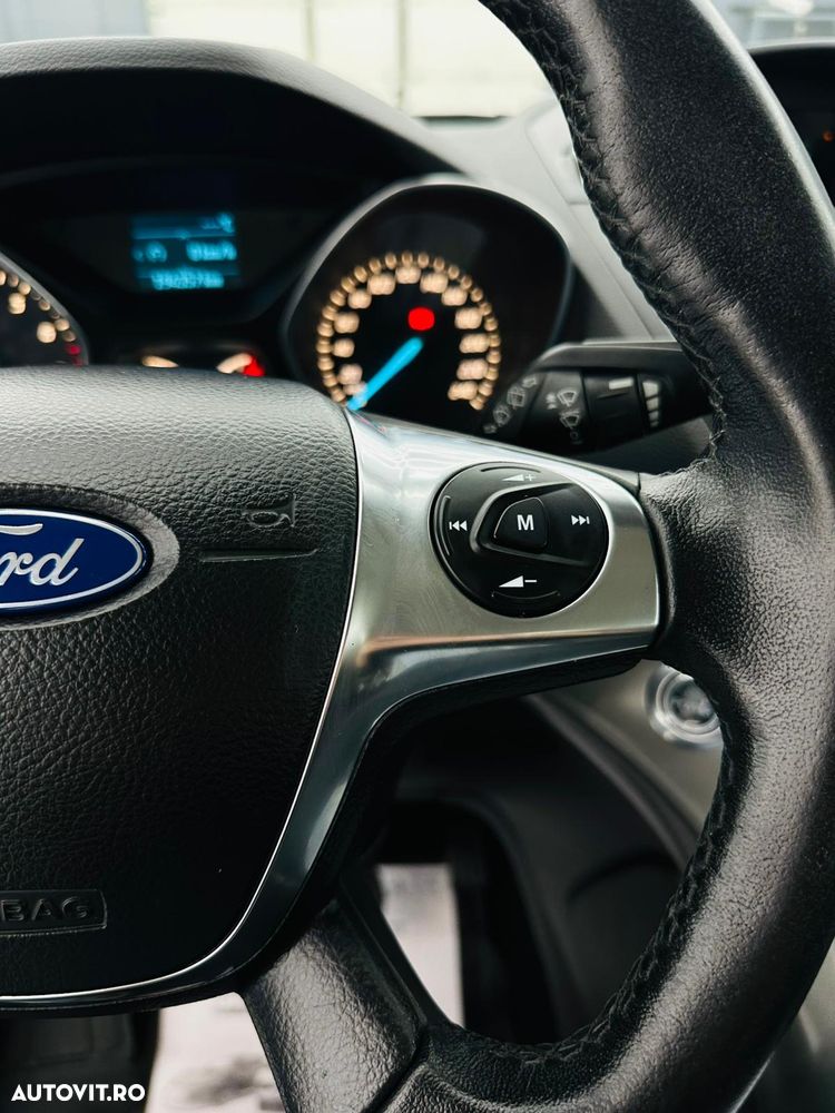 Ford Kuga 1.6 EcoBoost 2x4 Trend - 30