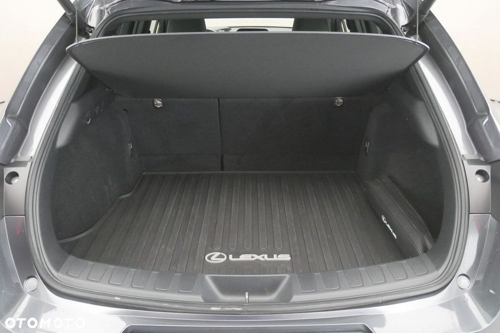 Lexus UX - 16