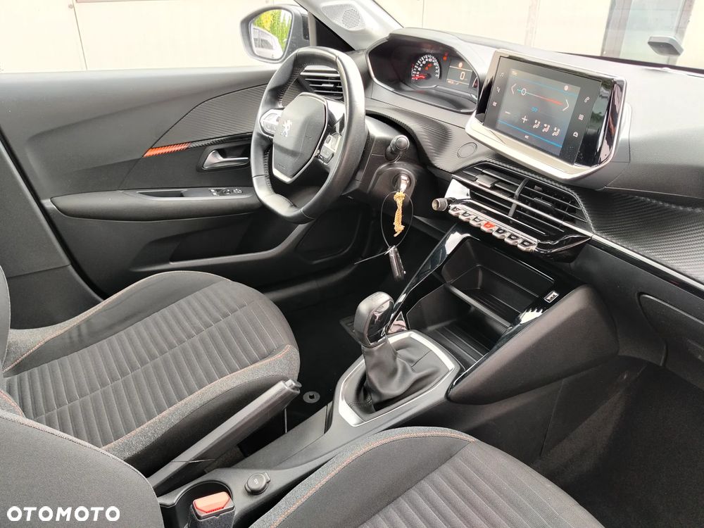 Peugeot 208 - 23