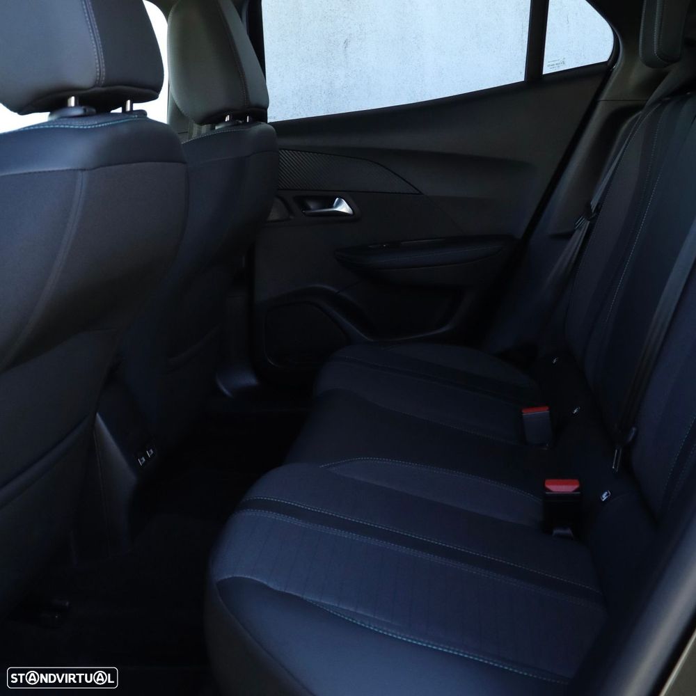 Peugeot 2008 1.2 PureTech Allure Pack EAT8 - 24
