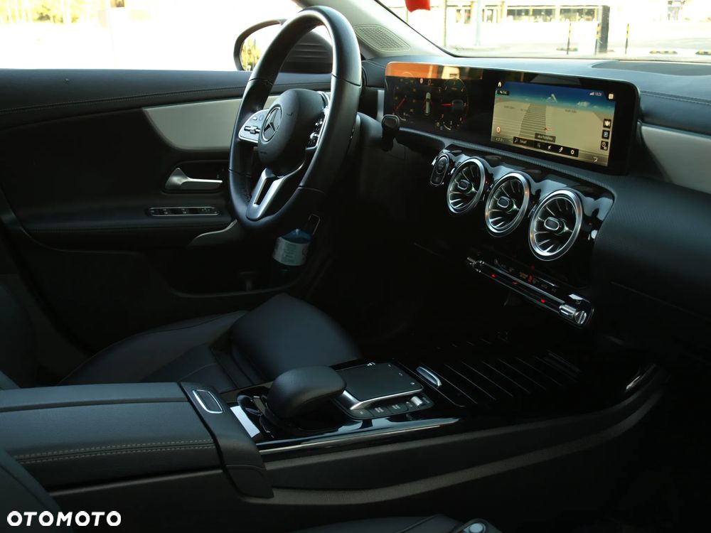 Mercedes-Benz CLA 220 d 8G-DCT - 28