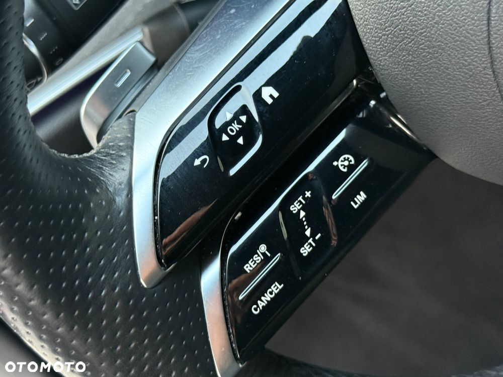 Mercedes-Benz CLS 300 d 4-Matic AMG - 24