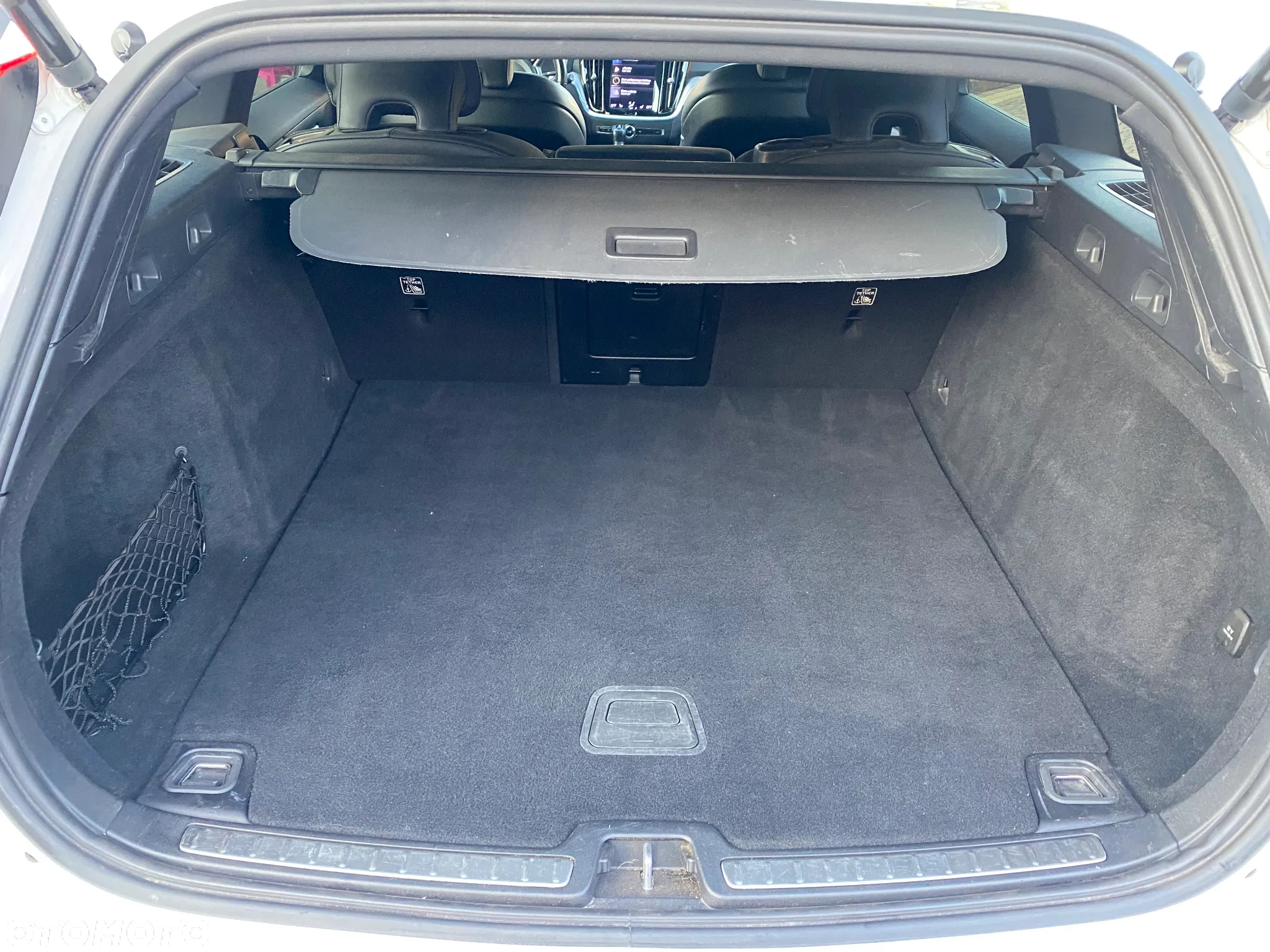 Volvo V60 D3 R-Design - 11