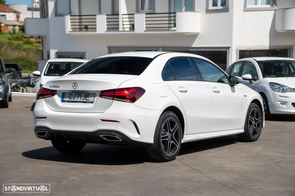 Mercedes-Benz A 250 Limousine e 8G-DCT AMG Line - 4