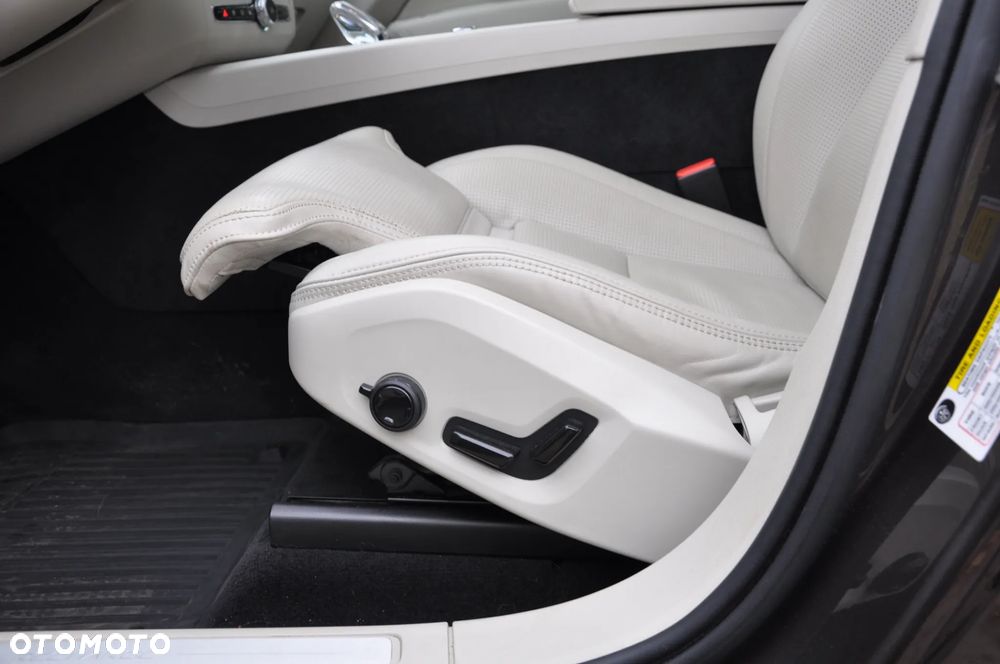Volvo XC 60 T8 AWD Recharge Polestar Engineered - 15