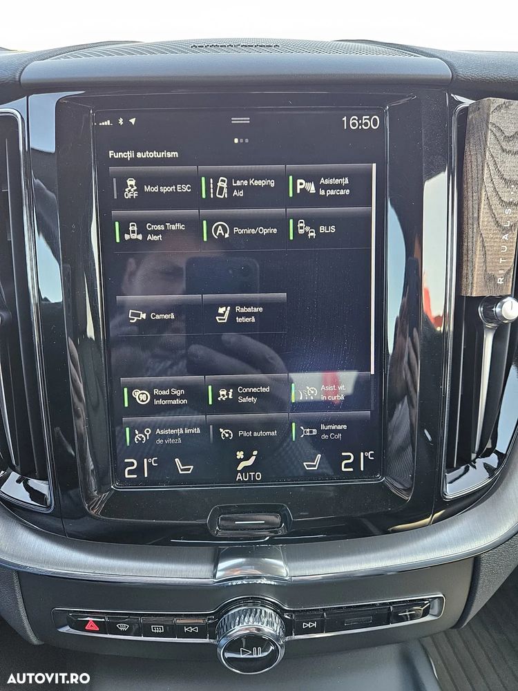 Volvo XC 60 B4 MHEV AWD Momentum Pro - 9